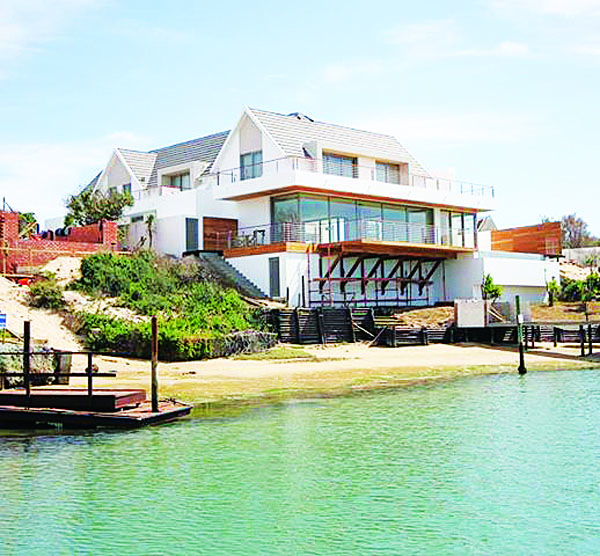 The first house, almost complete that has been constructed (by Custom Construction) on the canals after the fire in November last year. Photo: Richard Arderne