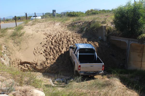 Car goes off Sand River Bridge 19 April 2014