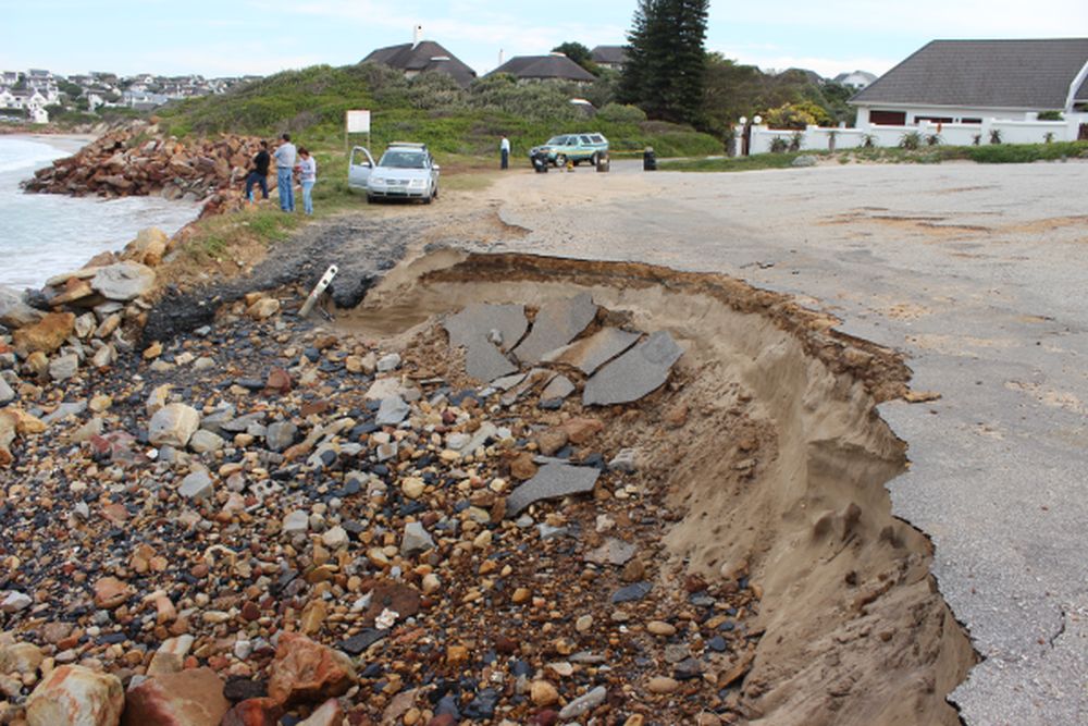 beach erosion at Anne Ave 001
